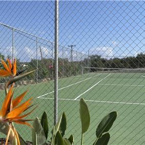 5 bedroom luxury villa with infinity pool, sea views and tennis court near Chania, sleeps 10